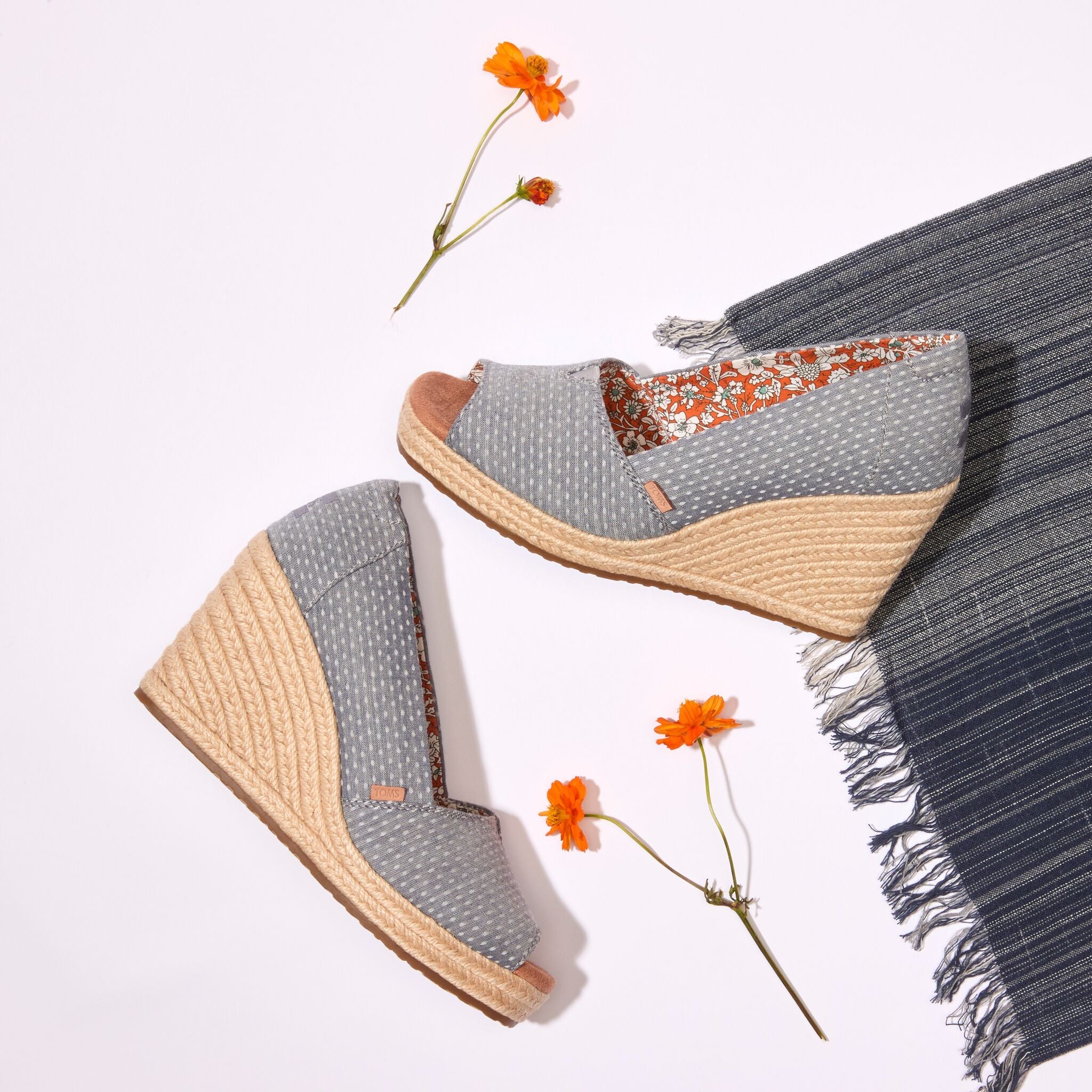 Womens Essential Wedge Niagara Mist Chambray Dot - Image 2