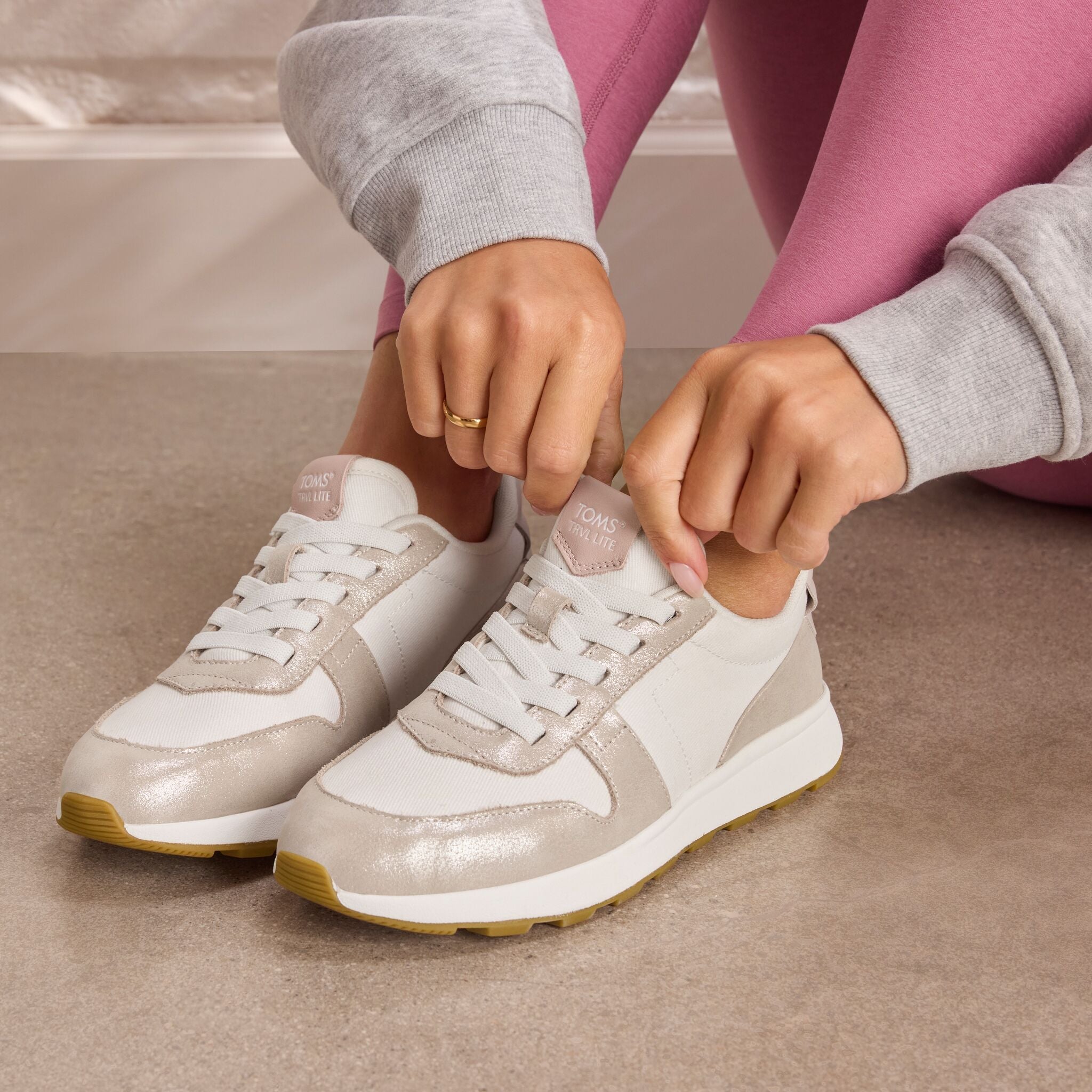 Womens TRVL LITE Retro Runner Sneaker Water Repellent Champagne Shimmer - Image 2