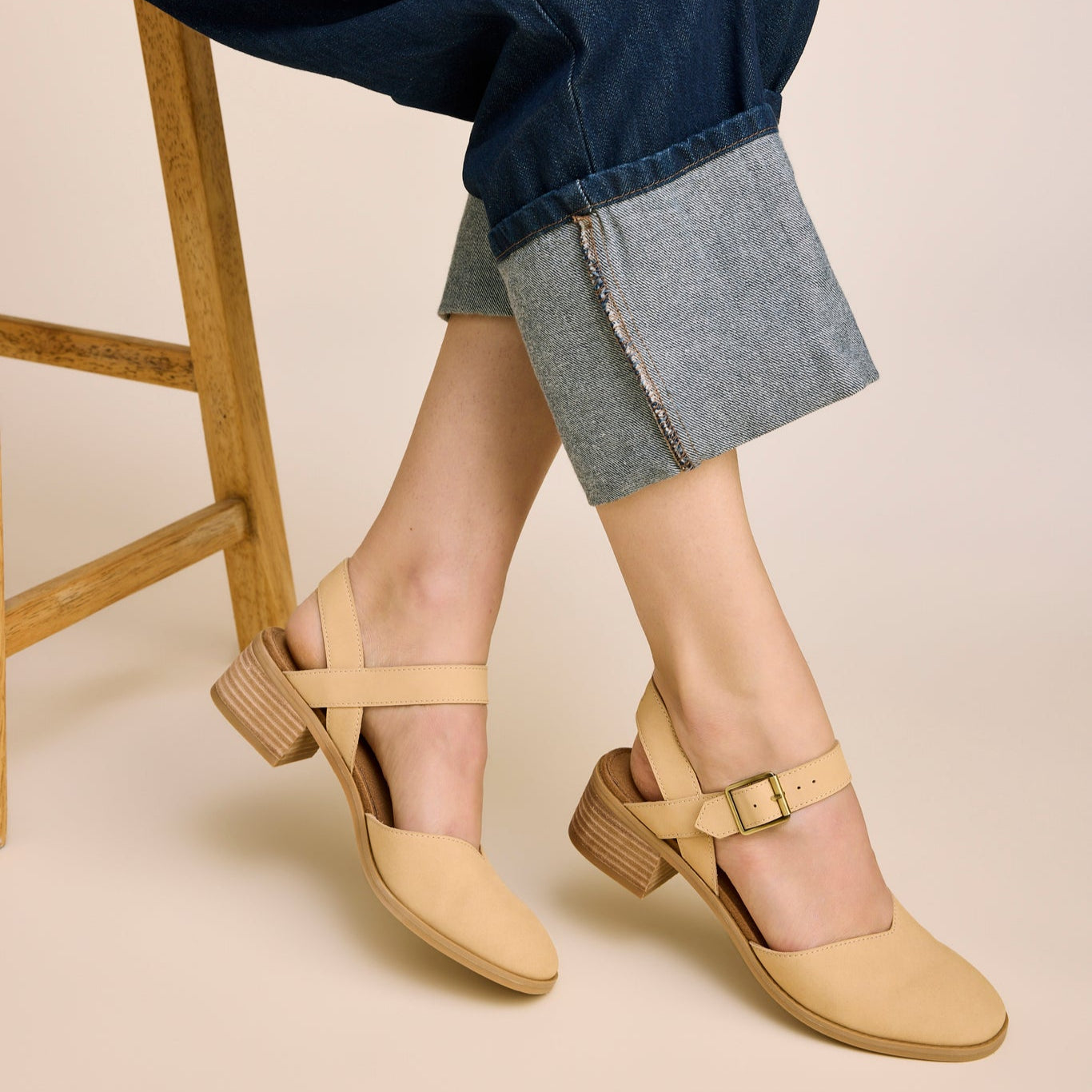 Womens Jaclyn Heel Light Caramel Nubuck Leather - Image 2