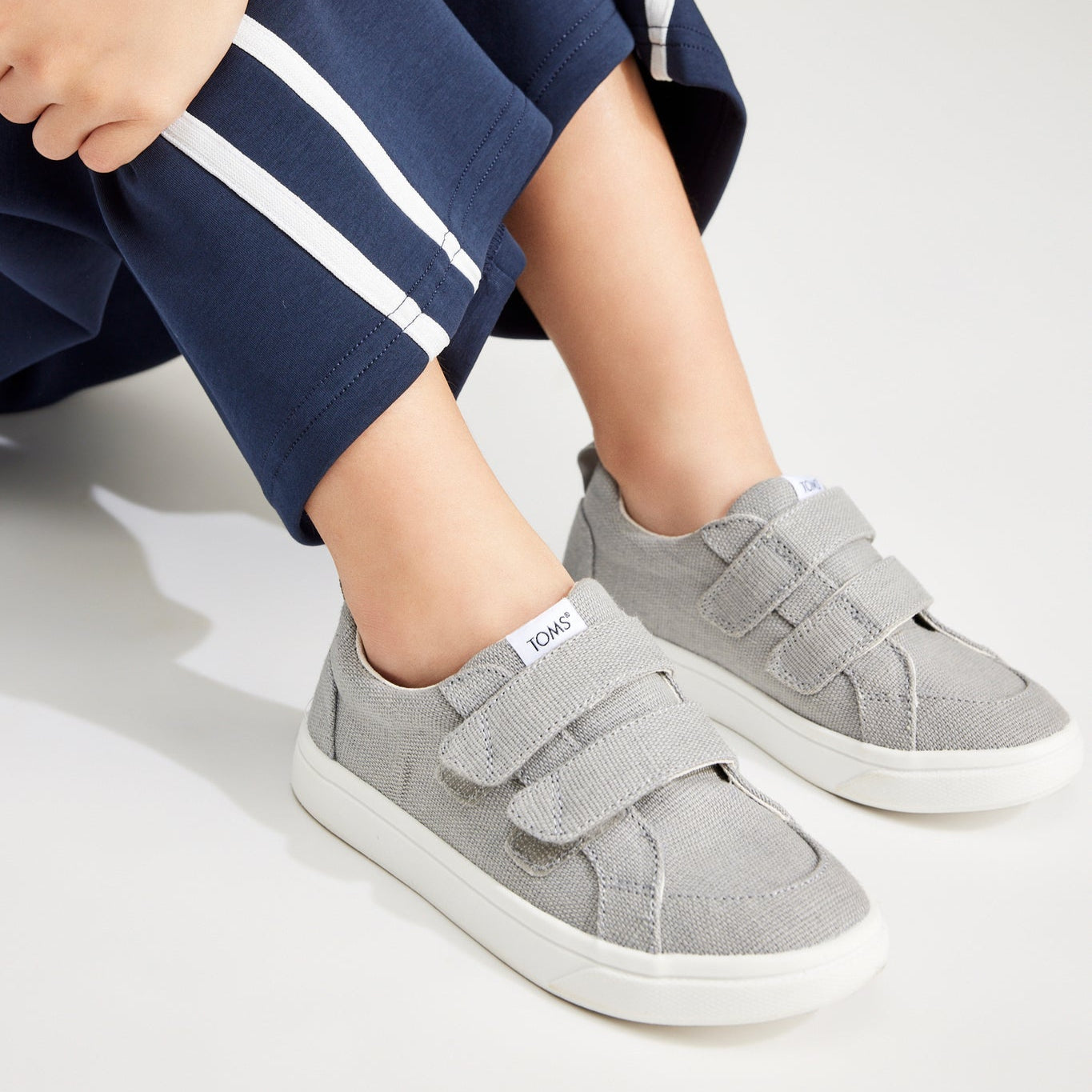 Cruz Double Strap Drizzle Grey Heritage Canvas Kids Sneaker - Image 3